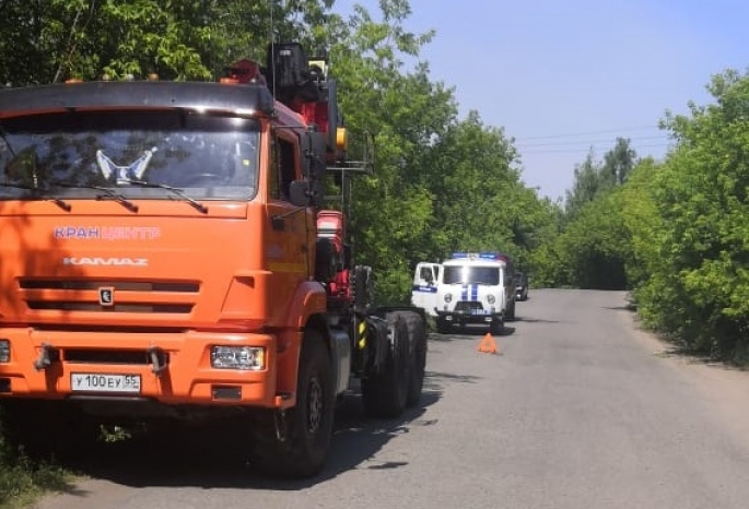 В Омске пешеход угодил под КамАЗ