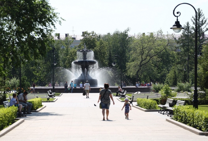 В Омске начали включать фонтаны — впервые за последние годы это произошло так поздно