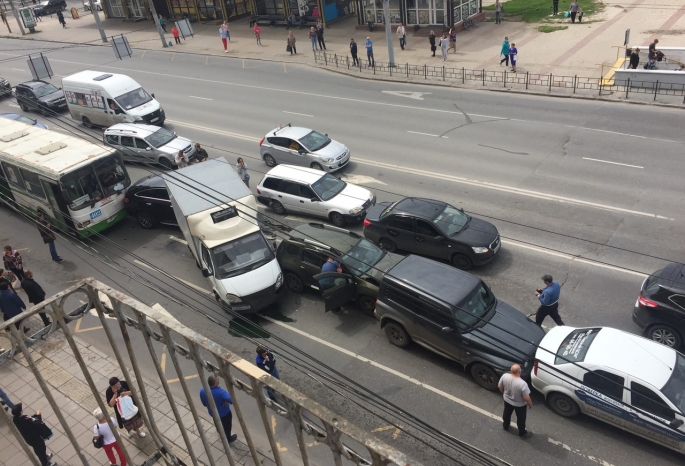 В центре Омска произошла массовая авария
