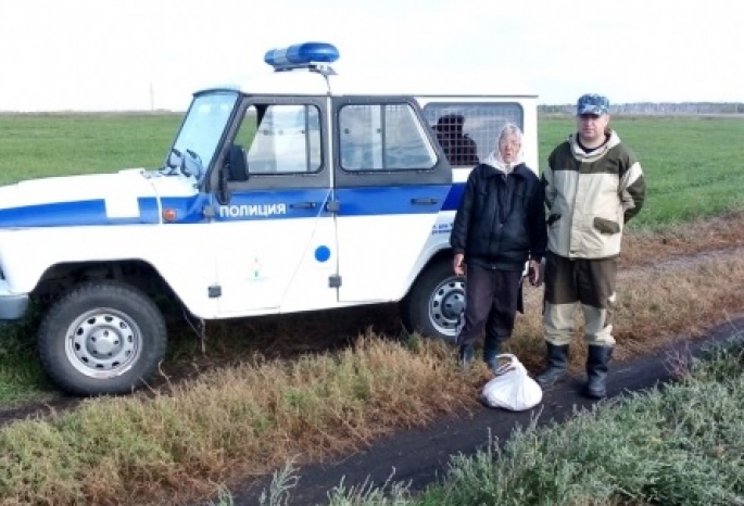 Одну из омских бабушек, потерявшихся в лесу, нашли в 20 километрах от дома