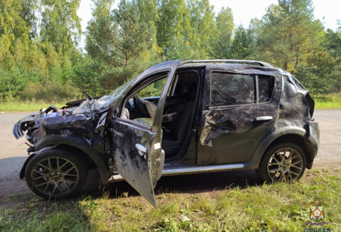 В Омской области 18-летние сельчанки угнали внедорожник и разбили его в ДТП