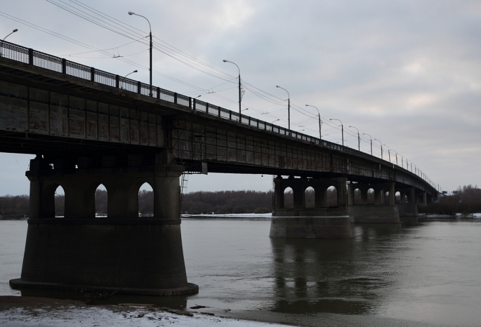 Спустя полмесяца найдено тело парня, который упал с Ленинградского моста в Омске