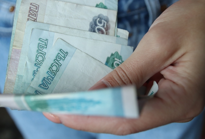 Омичка, которая знать не хочет своих детей, получила почти 100 тысяч рублей пособий на их содержание