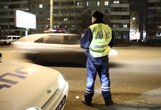 В Омске 13-летний школьник перебегал дорогу на красный и угодил под колеса ВАЗа 