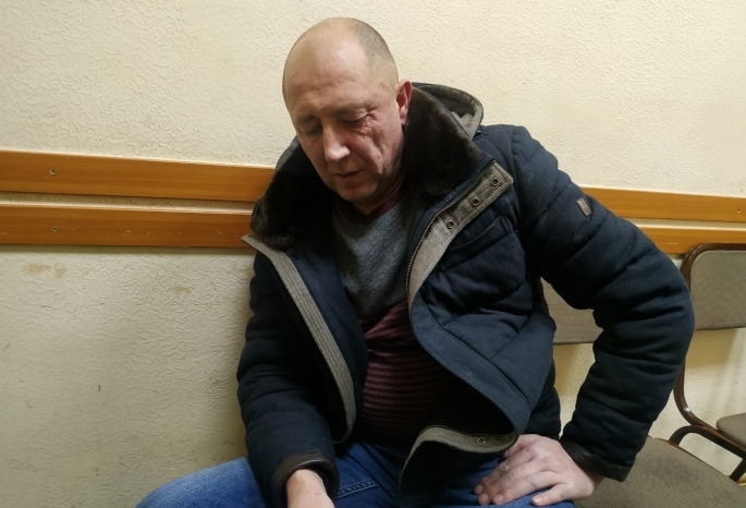 Бил об пол: в Омске задержали отца, который жестоко избивал своих детей (видео)