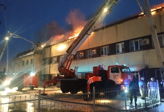 Омичам обещают 300 тысяч рублей за информацию о пожаре, где горели 16 грузовиков