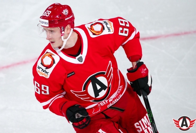 Экс-игрок омского «Авангарда» Шумаков, которого заменили на Ковальчука, не выйдет на лед до конца сезона КХЛ
