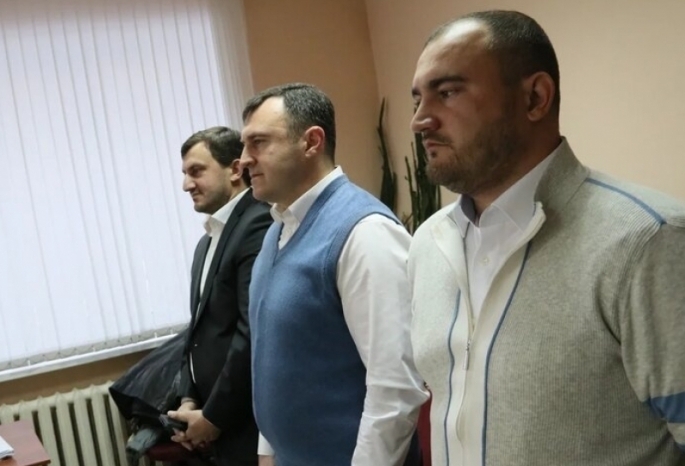 Братьям Кролевец, обвиняемым в обналичке, запретили надолго выходить из дома и покидать Омск из-за систематических неявок в суд
