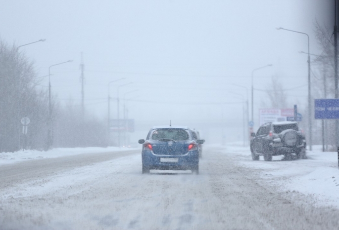 Аварии, заносы, пробки: последствия снежной бури на дорогах Омска (Фото, видео)