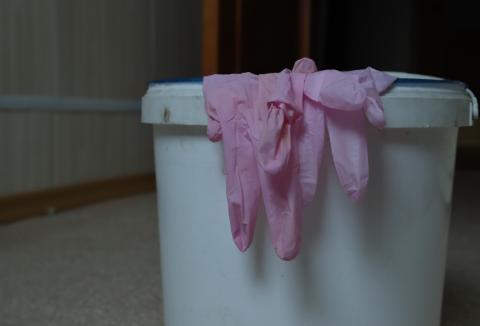 Омских предпринимателей заставят мыть полы в заведениях «противовирусными» средствами