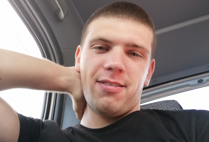 Выжившего после нападения друга омского футболиста Егора Дробыша выписали из больницы