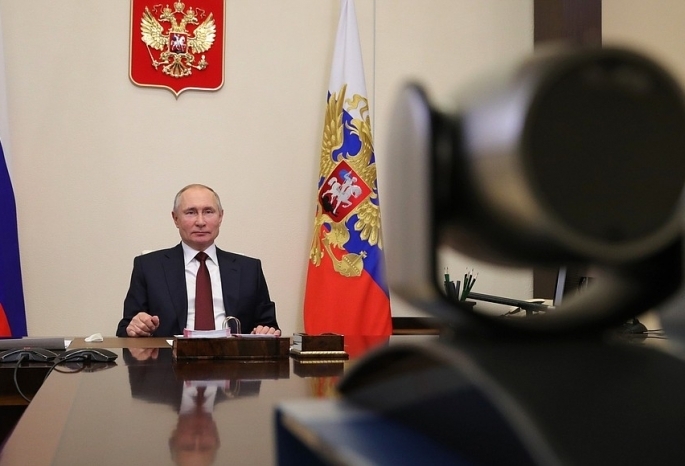 Масочный режим в России могут отменить только ближе к концу лета - Путин