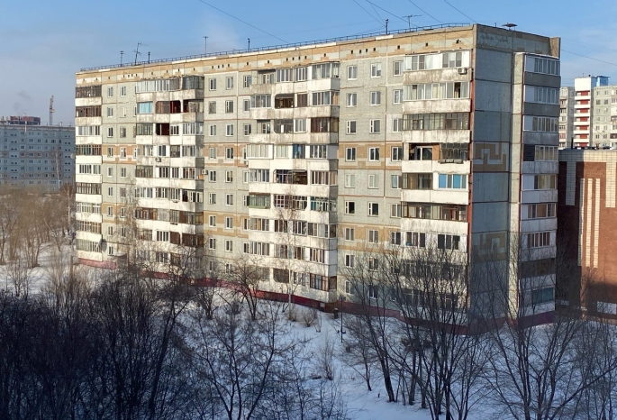 «Вода льет по электрощиткам» - жители Левобережья пожаловались на поток в их доме 