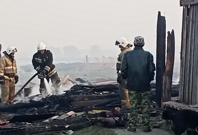 Главе поселения Лейле Мухаметшиной предъявили обвинение в халатности из-за пожара в Омской области, где сгорело полдеревни