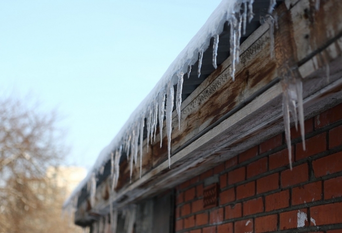 Омская жилинспекция завершила проверку в доме, где в сезон таяния снега обрушился балкон