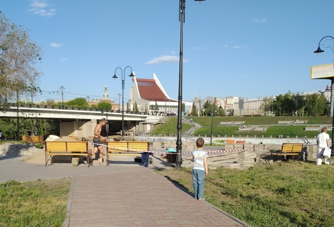 В Омске после очередной реконструкции вновь заработал «сухой» фонтан на Бударина