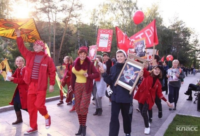 Театральный фестиваль, который традиционно начинался в центре Омска, из-за коронавируса перенесли в Чернолучье