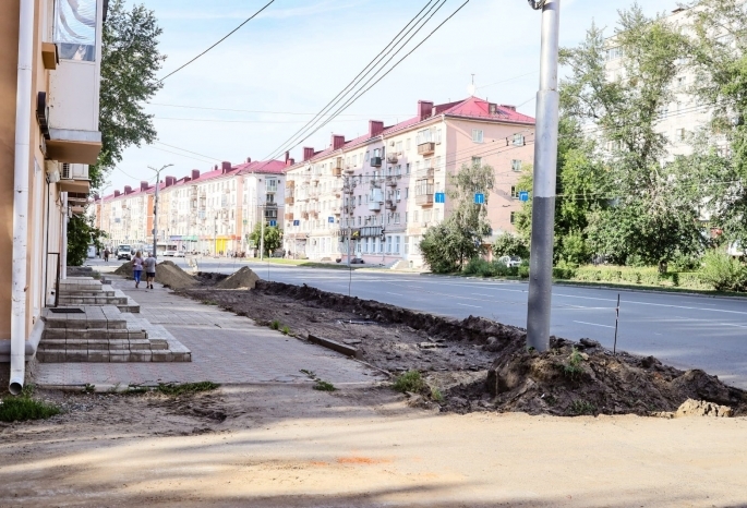 «Все утверждено и согласовано»: в мэрии Омска прокомментировали вырубку деревьев на Карла Маркса