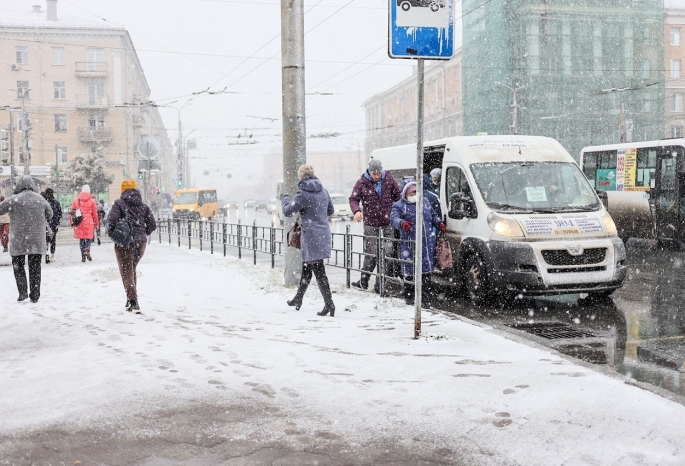 Омичи негодуют из-за давки в автобусах, которые в «нерабочие дни» пустили по графику выходных