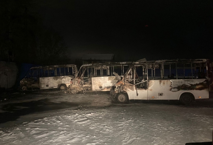 В омском ПАТП-8 ночью сгорели три маршрутки (Обновлено)