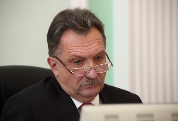 62-летний депутат-коммунист Михаил Федотов подал документы на конкурс по выборам мэра Омска