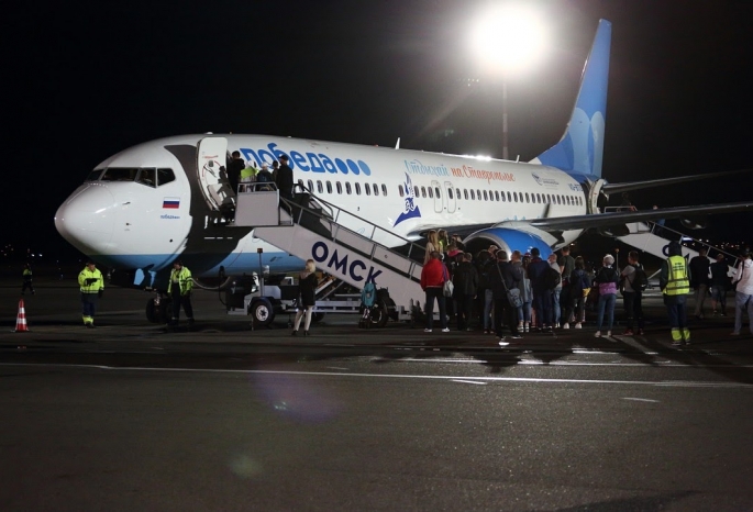 В омском аэропорту трап столкнулся с самолетом