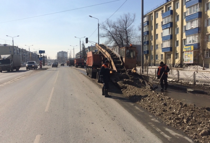 Дорожные службы Омска подводят итоги зимнего сезона