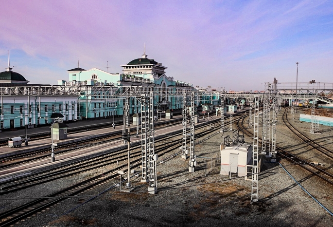 Самара омск поезд. Омская железная дорога станция Москаленки. Поезд Омск. Железнодорожные пути Омск. Электричка Называевская Омск.