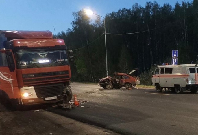 На трассе Тюмень — Омск водитель погиб в аварии с фурой