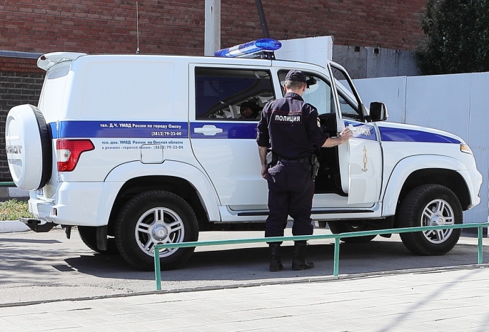 Омский студент-таксист приехал не на тот адрес и избил клиентов битой