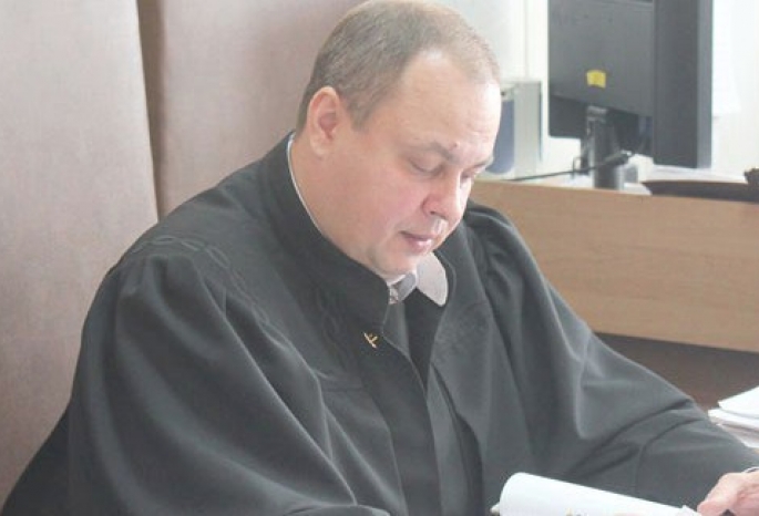 Омский судья Мурастов, рассматривавший громкие дела чиновников и бизнесменов, просит об отставке 