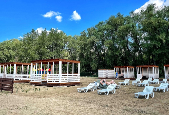 У Зеленого острова в Омске открылся новый платный пляж