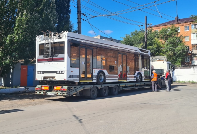В Омск прибыли пять из девяти новых троллейбусов «Адмирал»