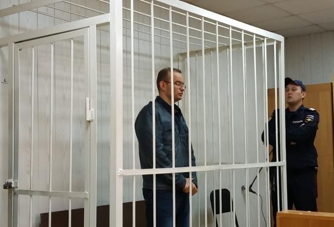 Суд не стал ужесточать приговор омскому экс-полицейскому Липину, который попался на взятке