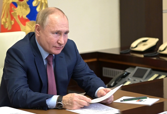 Путин ввел в четырех регионах военное положение, в Омской области -  «базовой готовности»