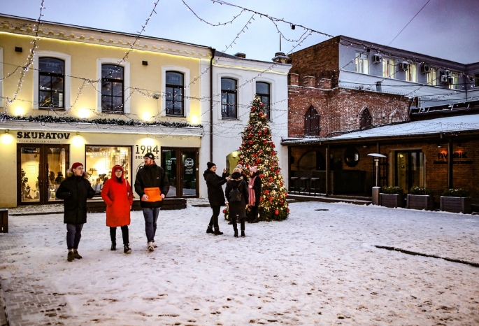 К новому году Омск украсят баннерами с мультяшным Дедом Морозом (Фото)