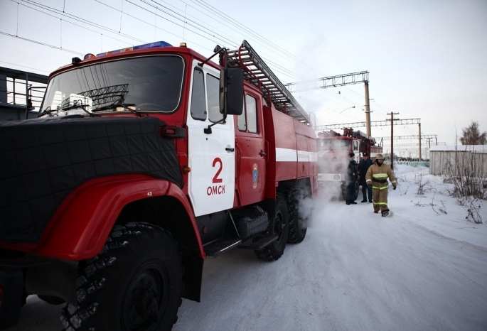 Под Омском загорелся склад с сотней газовых баллонов - эвакуировалось 400 человек из соседнего дома