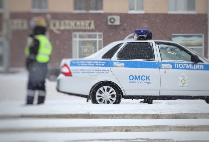 В Омске водитель сбил школьника, который внезапно выбежал на дорогу