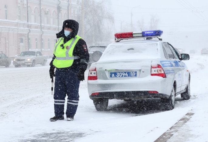 В Омске под колеса авто угодил подросток