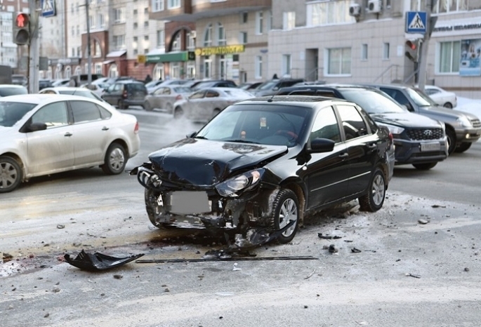 В Омской области за сутки из-за непогоды произошло 74 аварии