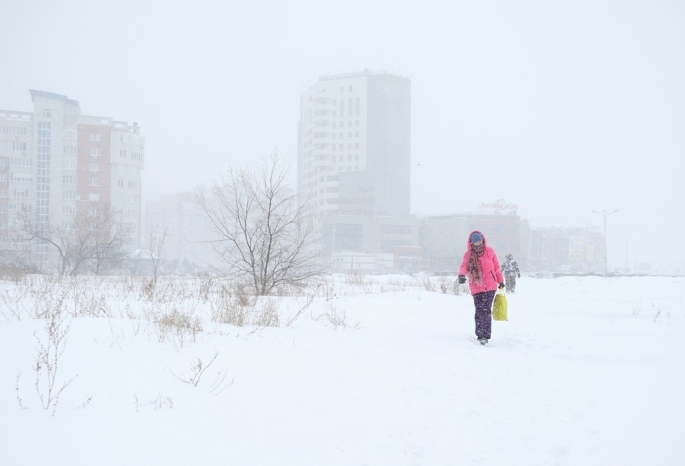 Омскую область накрыл мощный снежный циклон: днем осадки продолжатся