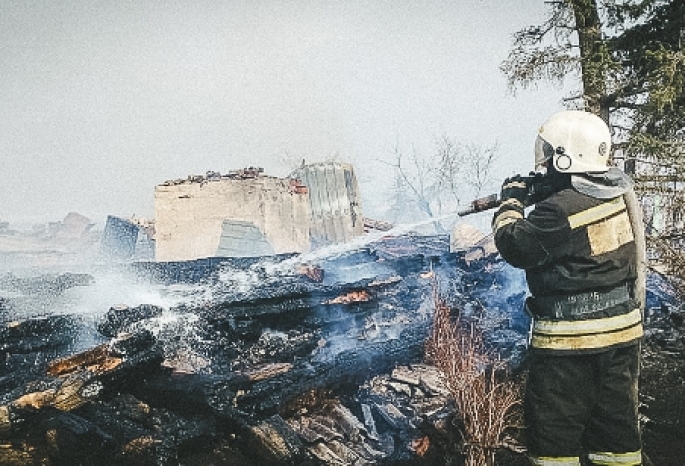 «Мы всю скотину потеряли. Все сгорело!»: в Большереченском районе выгорела почти вся деревня