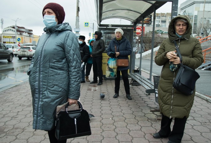 В Омске хотят найти предпринимателей, которые будут бесплатно убирать остановки