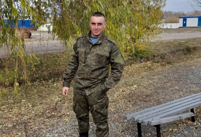 «Не дожил до рождения сына»: в Омской области простились с ефрейтором, погибшим на СВО