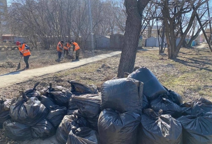 Омские чиновники будут выходить на уборку города по четвергам