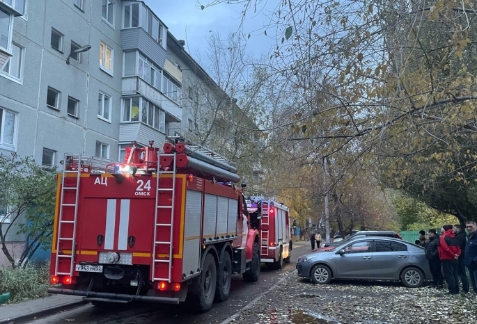 Деньги на ремонт сгоревшей крыши омской пятиэтажки могут выделить из правительственного резервного фонда