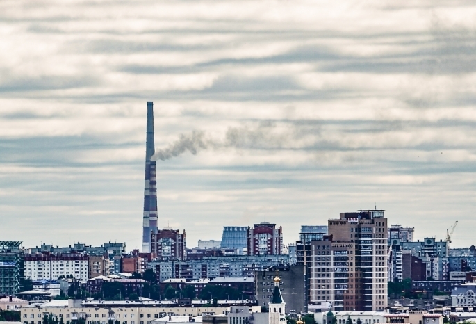 В  воздухе -формальдегид, в воде - фенол: лето В Омске началось с высокого уровня загрязнения окружающей среды