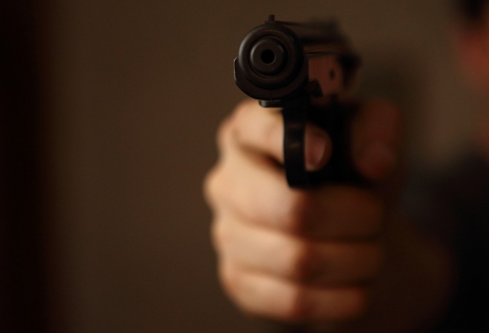 «Угрожал игрушечным пистолетом»: 70-летняя омичка стала жертвой разбоя