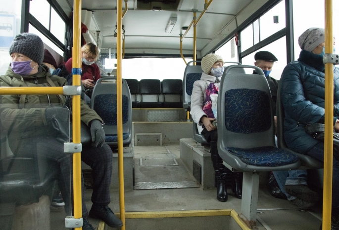 После жалоб в Омске увеличили объем автобусных рейсов на маршруте, связывающем Левый берег и центр