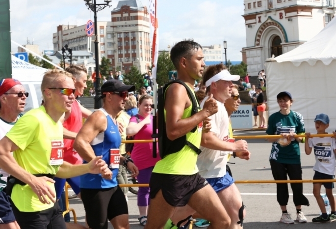 Победителями Сибирского международного марафона в Омске стали кениец и россиянка